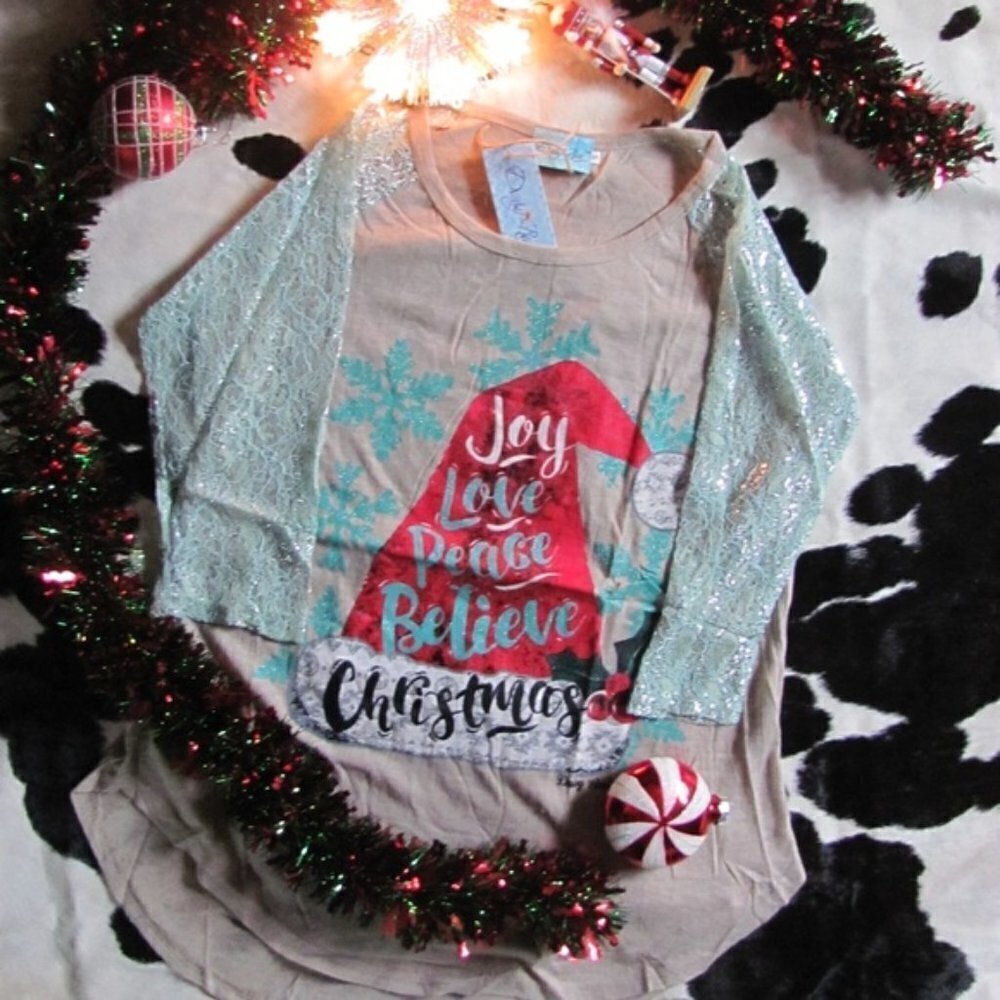 SOUTHERN GRACE JOY, LOVE,‎ PEACE, BELIEVE IN CHRISTMAS LACE SLEEVE
